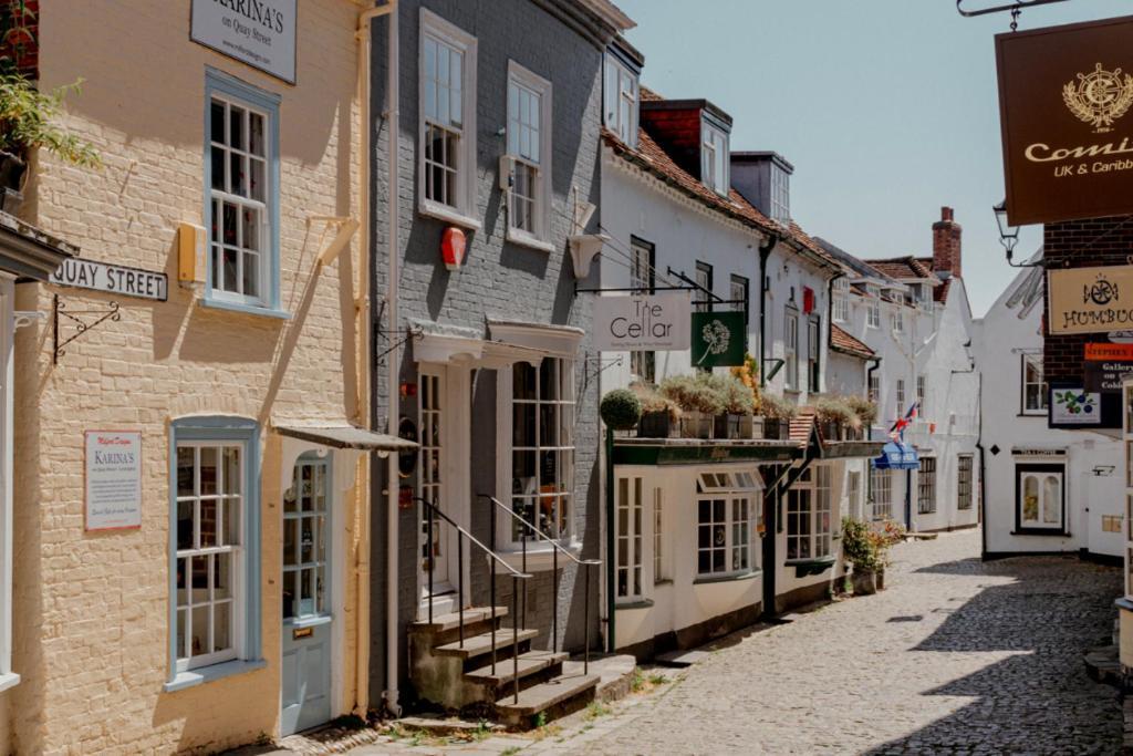 Stunning Luxury Apartment In Central Lymington Exterior foto